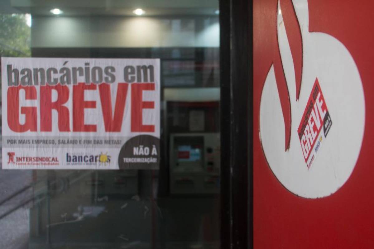 Bancários cobram antecipação da PLR do Santander